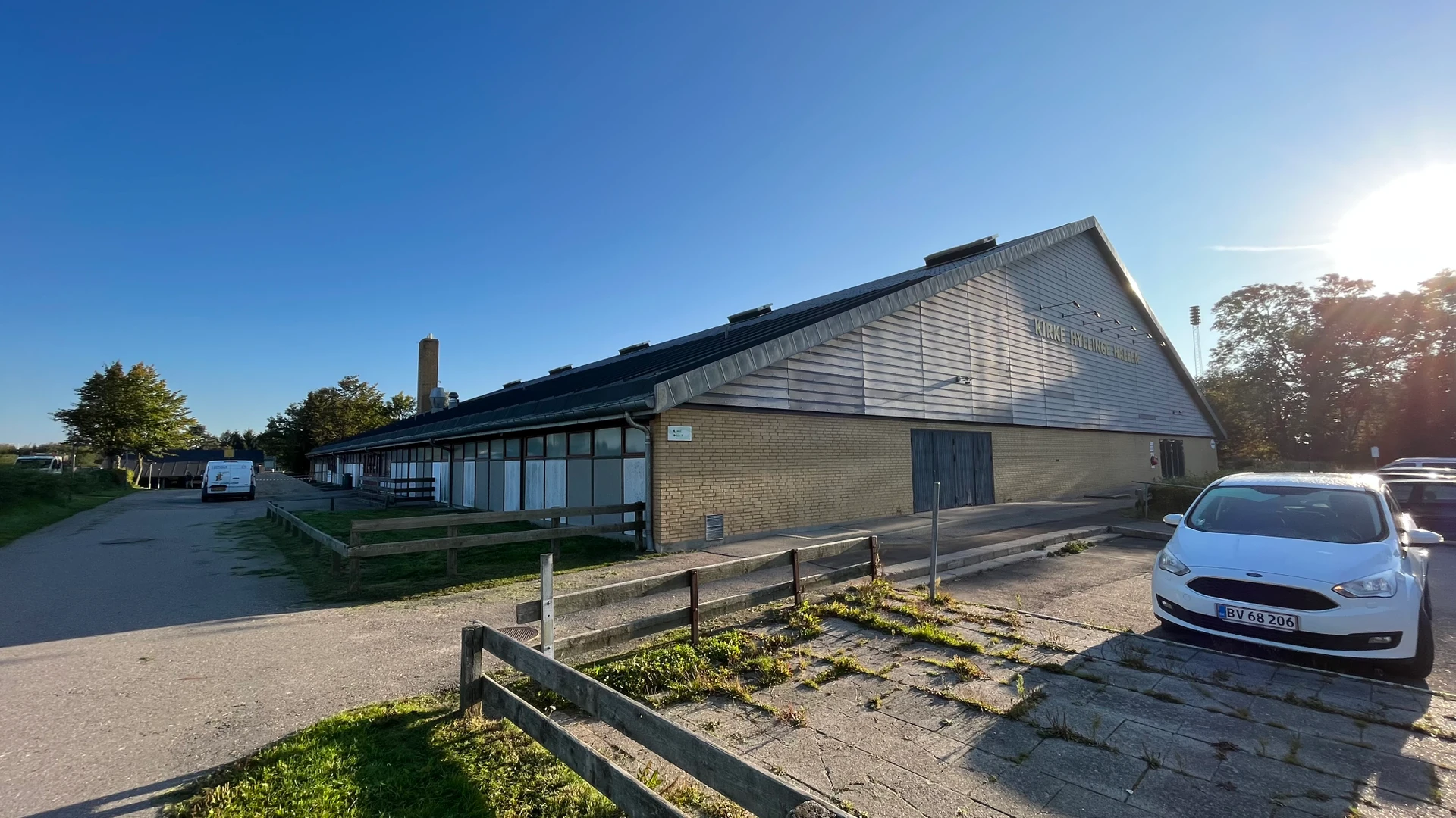 Hallen udefra